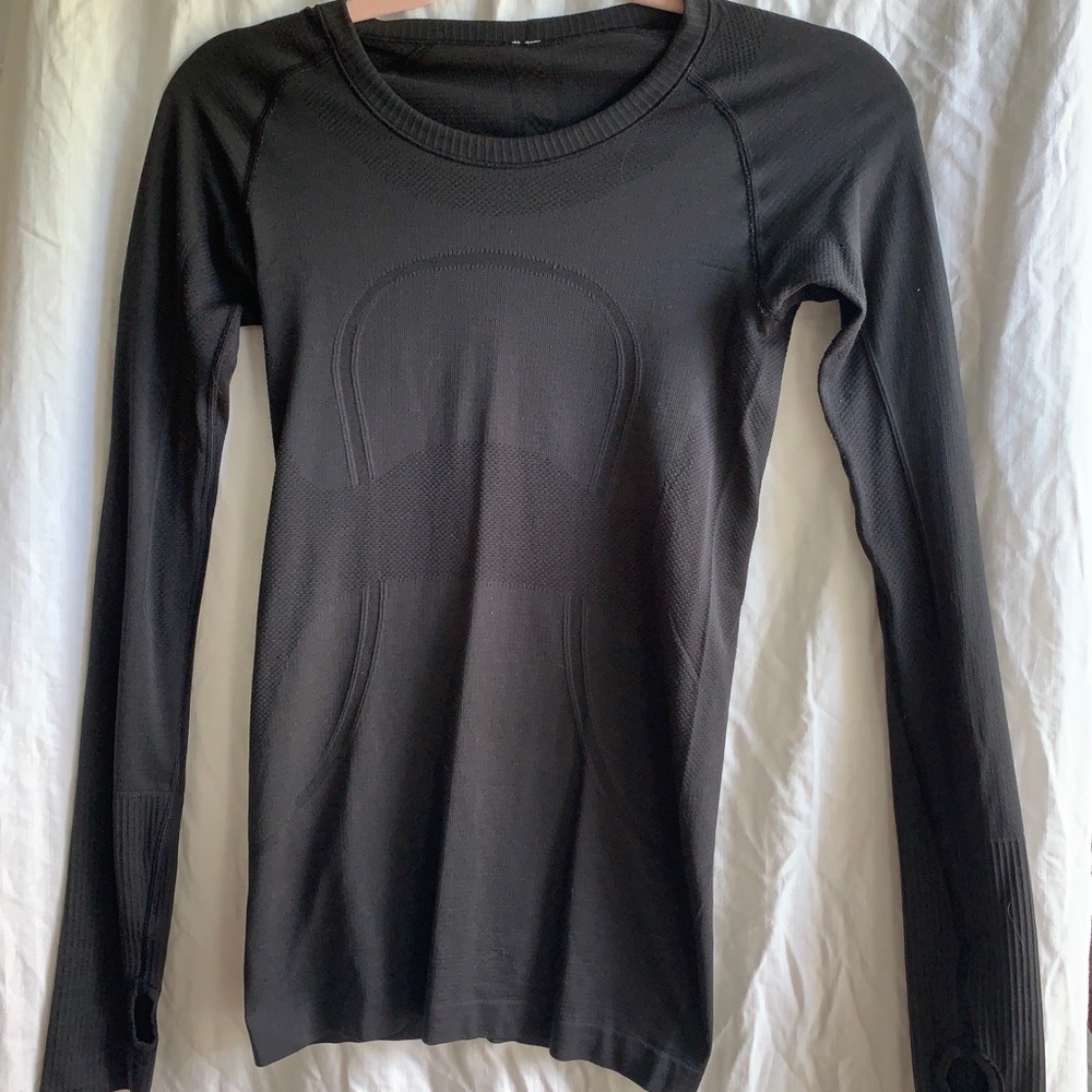 Black lululemon swifty long sleeve shirt